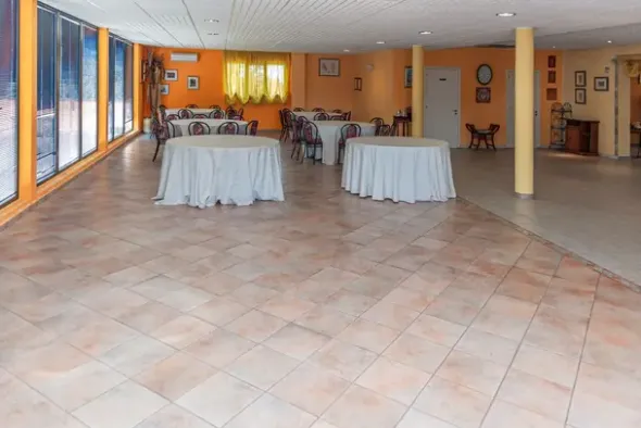 #18572 Struttura ricettiva per eventi con piscina