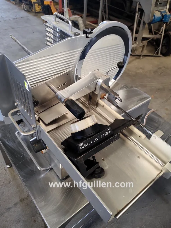 TAGLIERINA AFFETTATRICE AUTOMATICA GRAEF VA-400