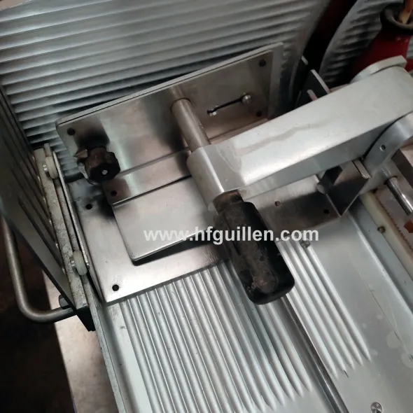TAGLIERINA AFFETTATRICE AUTOMATICA GRAEF VA-400