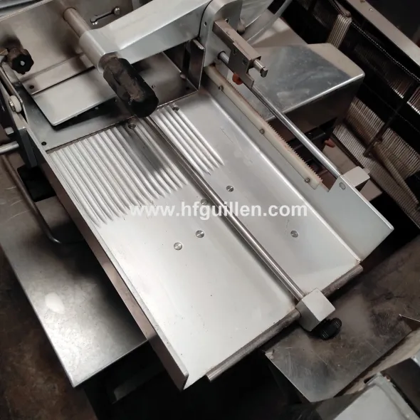 TAGLIERINA AFFETTATRICE AUTOMATICA GRAEF VA-400