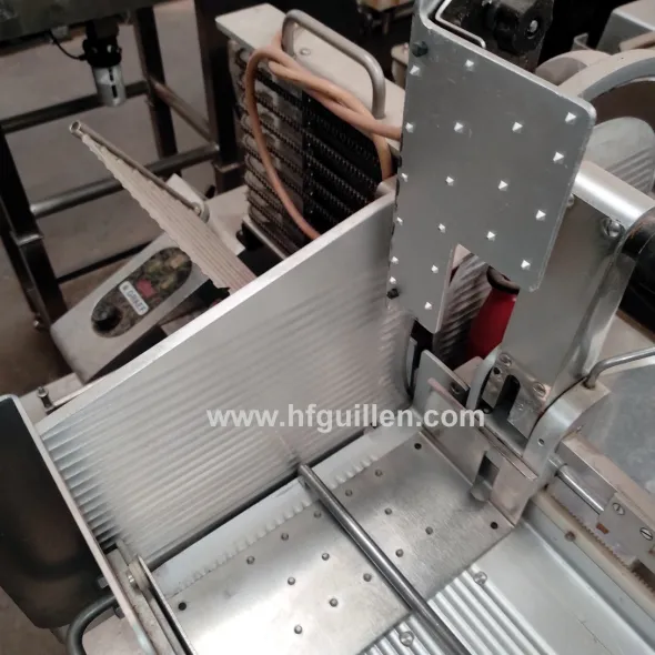 TAGLIERINA AFFETTATRICE AUTOMATICA GRAEF VA-400