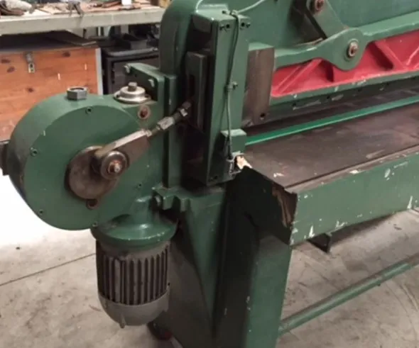 Taglierina per lastre legno, carta e gomma