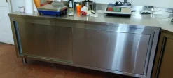 Tavoli armadiati in accaio inox ()