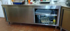 Tavoli armadiati in accaio inox ()