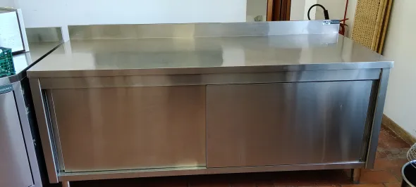 Tavoli armadiati in accaio inox ()