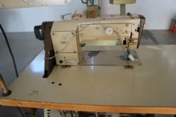 3#7095 Tavoli aspirazione e macchine da cucire