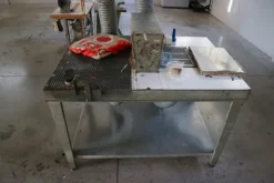 3#7095 Tavoli aspirazione e macchine da cucire