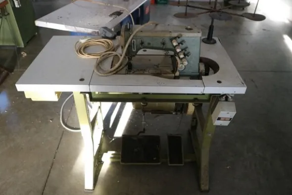 3#7095 Tavoli aspirazione e macchine da cucire