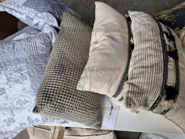11#9481 Tavolo pedana e set cuscini