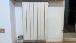 Termosifoni bianchi piatti estetica compatta