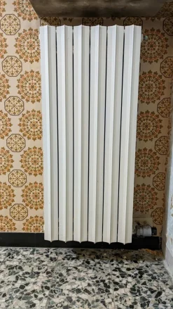 Termosifoni bianchi piatti estetica compatta