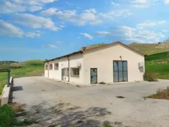 #19821 Terreni agricoli con capannoni e serre
