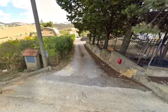 #25737 Terreno con capannone rurale in costruzione