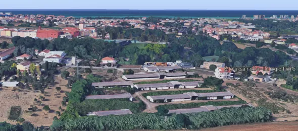 TERRENO CON COMPLESSO AZIENDALE CON VARI CAPANNONI
