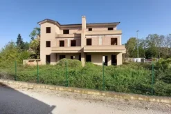 #19090 Terreno con fabbricato in corso di costruzione