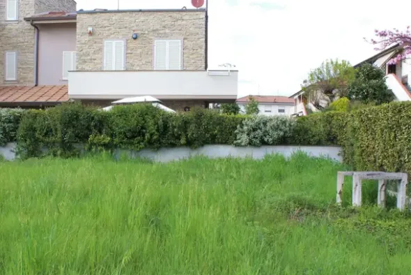 #20609 Terreno edificabile per edificio residenziale