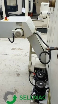TORNIO CNC COMPLETO DI CARICATORE DI BARRE CORTO