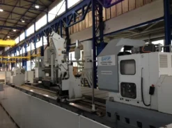 Tornio Safop 2000 x14000 con rettifica, fresa e asse y.
