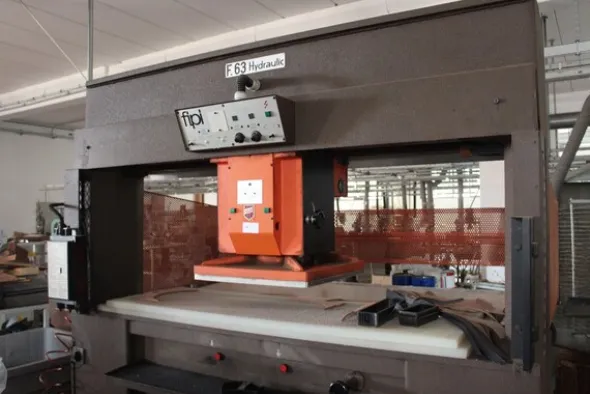 2#7094 Trancia verticale F63 Hydraulic