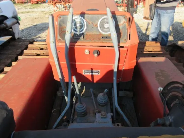 51#7078 Trattore agricolo cingolato Massey Ferguson 174 C