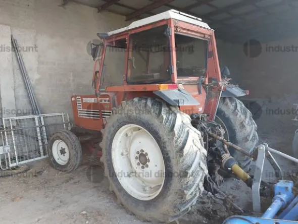 5#8853 Trattore agricolo Fiat
