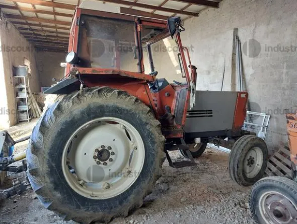 5#8853 Trattore agricolo Fiat
