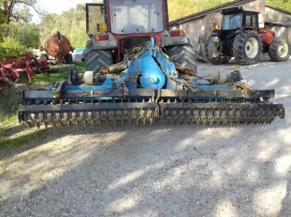 1#3268 Trattore agricoloseminatrice ed erpice