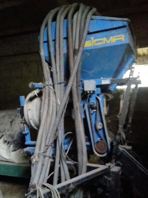 1#3268 Trattore agricoloseminatrice ed erpice