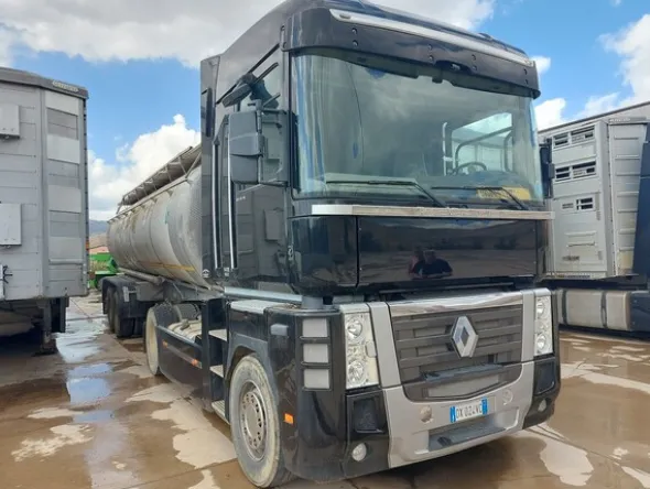 7#8039 Trattore cabinato Renault Truck Magnum TR500
