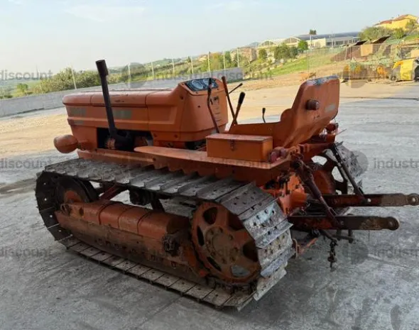 10#10300 Trattore cingolato Fiat 605