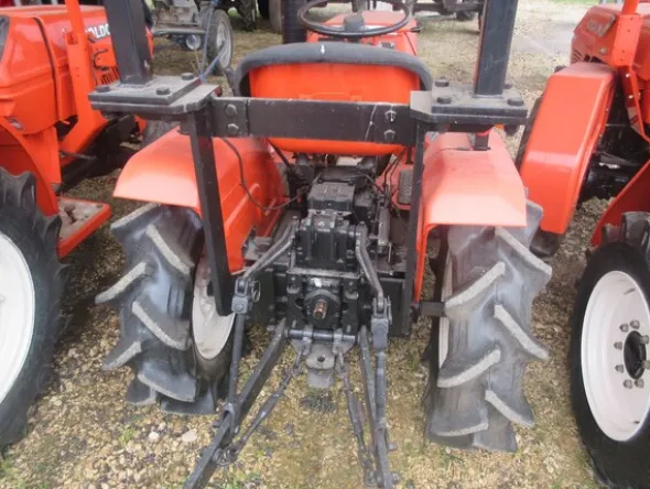 34#7078 Trattore Kubota e attrezzature agricole