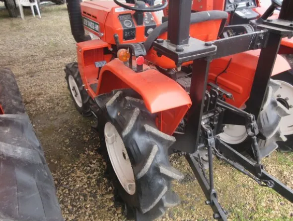 34#7078 Trattore Kubota e attrezzature agricole