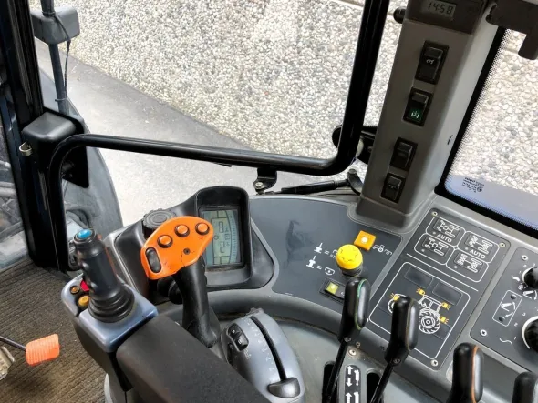 Trattore New Holland TM190