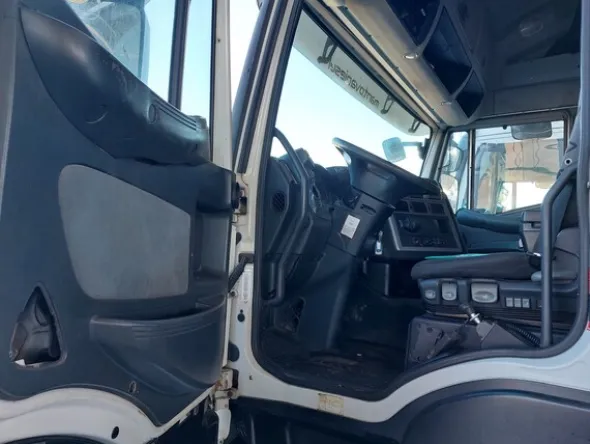 10#7528 Trattore per semirimorchio Iveco