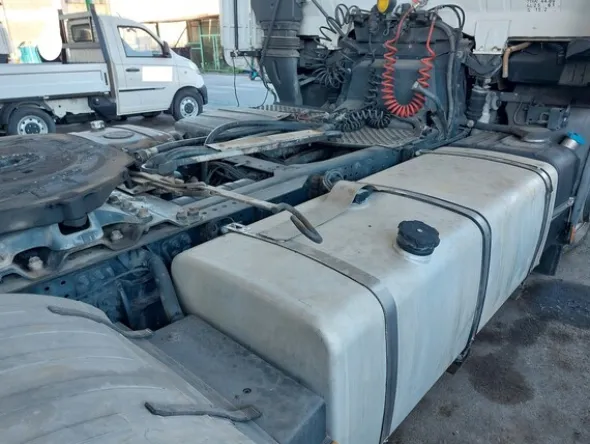 10#7528 Trattore per semirimorchio Iveco