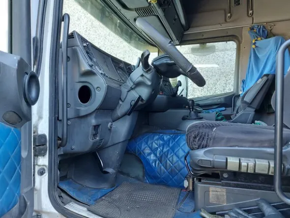5#8467 Trattore stradale con ralla Scania