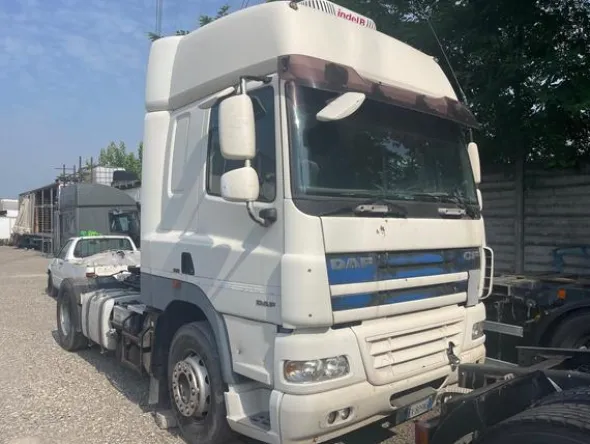 1#8581 Trattore stradale DAF