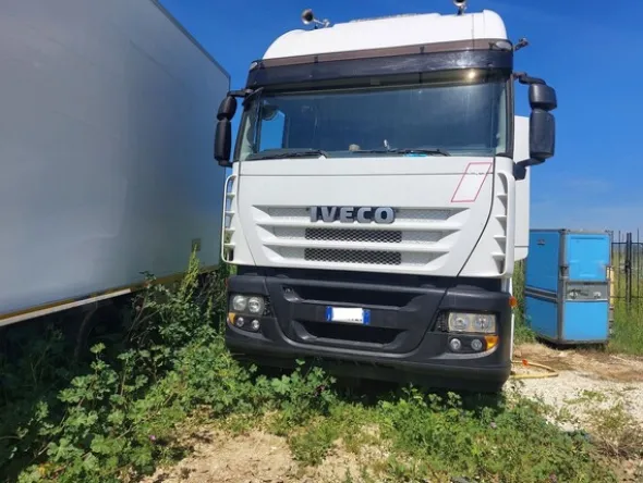 4#8454 Trattore stradale Iveco 450