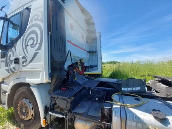 4#8454 Trattore stradale Iveco 450