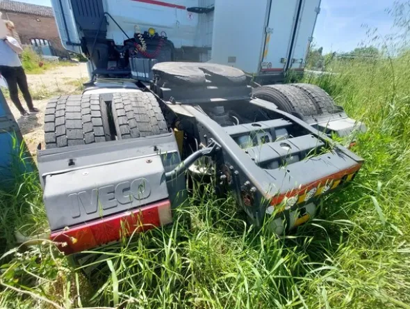 4#8454 Trattore stradale Iveco 450