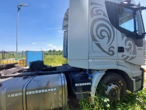 4#8454 Trattore stradale Iveco 450