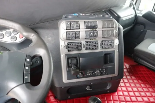7#7092 Trattore stradale Iveco