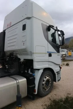 7#7092 Trattore stradale Iveco