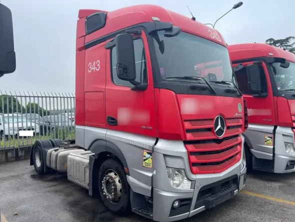 11#8302 Trattore stradale Mercedes New Actros 1845