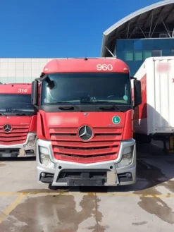 15#8302 Trattore stradale Mercedes New Actros 1845