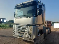 2#7408 Trattore stradale Renault