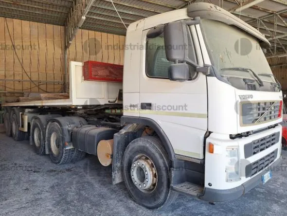 24#10158 Trattore stradale Volvo FM12 460