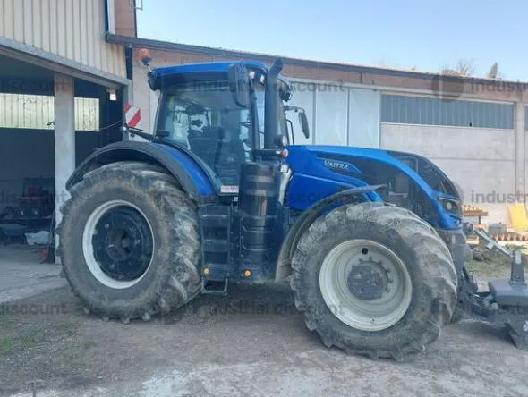 1#8964 Trattore Valtra