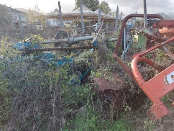 579#73951 Trattori agricoli e macchine dismessi