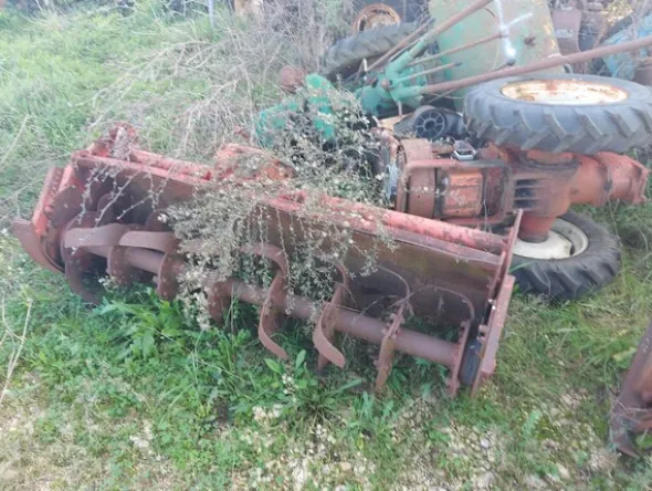 579#73951 Trattori agricoli e macchine dismessi